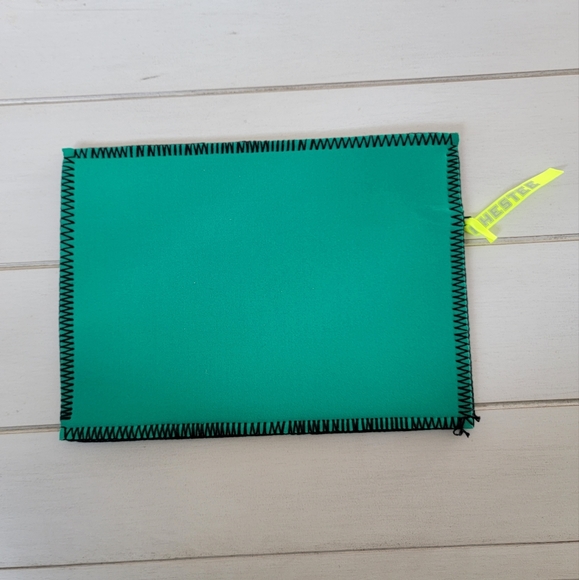 Chestee Neoprene Pouch - Picture 2 of 3